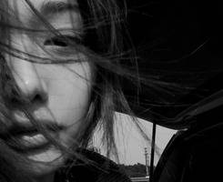 非主流黑白抽烟的女生头像图片人物素材