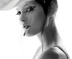 非主流黑白抽烟的女生头像图片人物素材