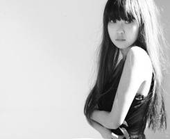 非主流黑白抽烟的女生头像图片人物素材