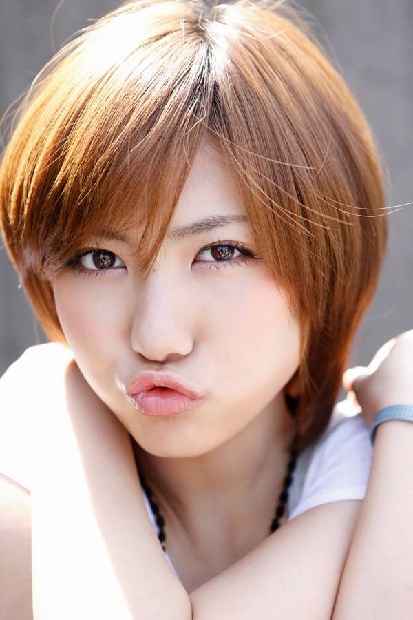 蘑菇头清纯短发女生图片