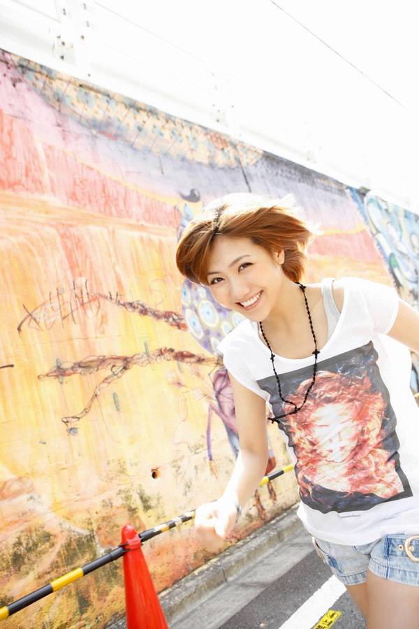 蘑菇头清纯短发女生图片