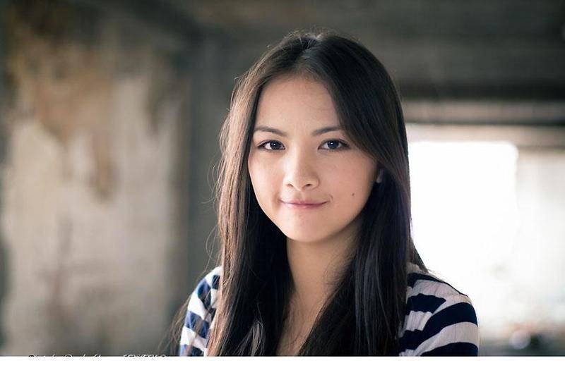 qq搞笑长发女生图片素材