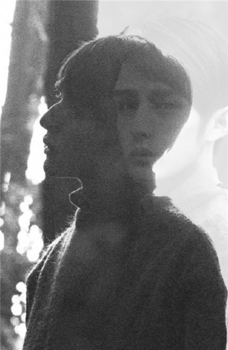 非主流黑白欧美帅哥个性壁纸图片