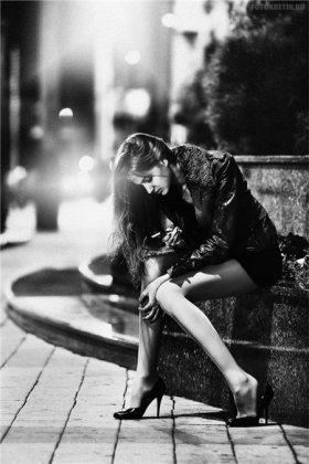 欧美女生黑白伤感意境图片