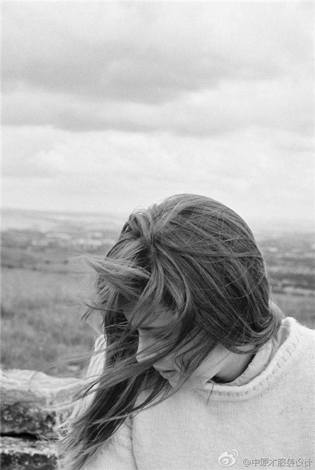 欧美女生黑白伤感意境图片