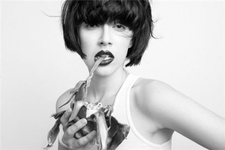 霸气欧美范女生个性黑白空间素材