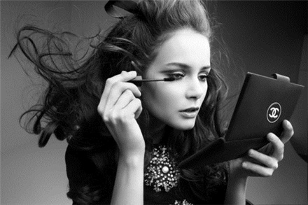 霸气欧美范女生个性黑白空间素材