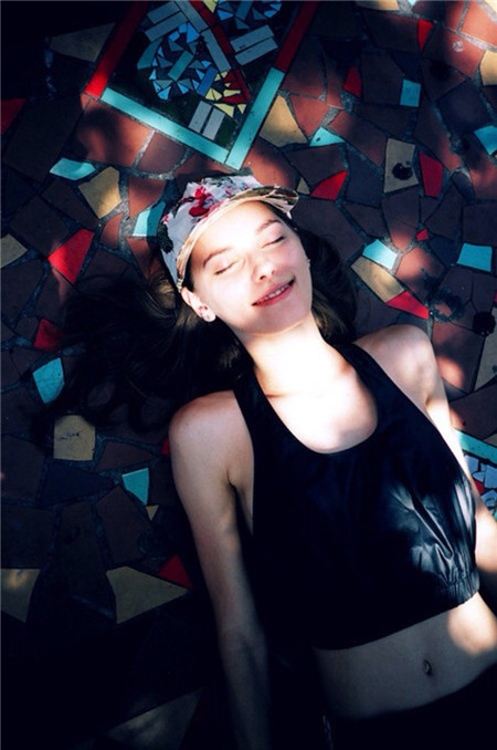 欧美范个性女生壁纸图片