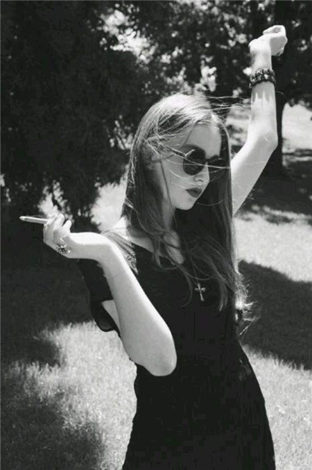 非主流女生黑白个性欧美壁纸