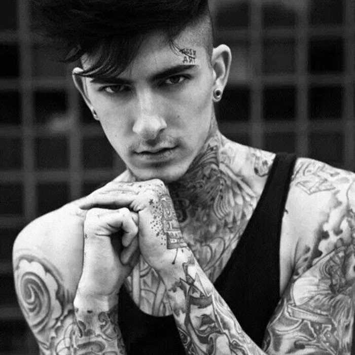 欧美男生个性霸气纹身图