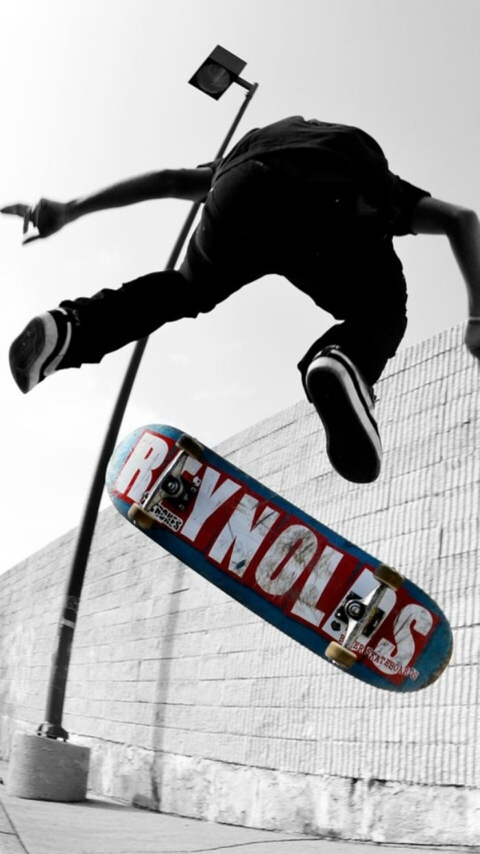 非主流欧美帅气滑板男生空间皮肤素材