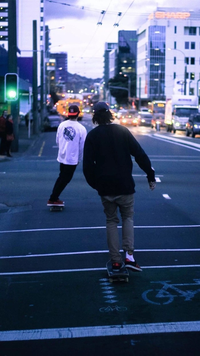 非主流欧美帅气滑板男生空间皮肤素材