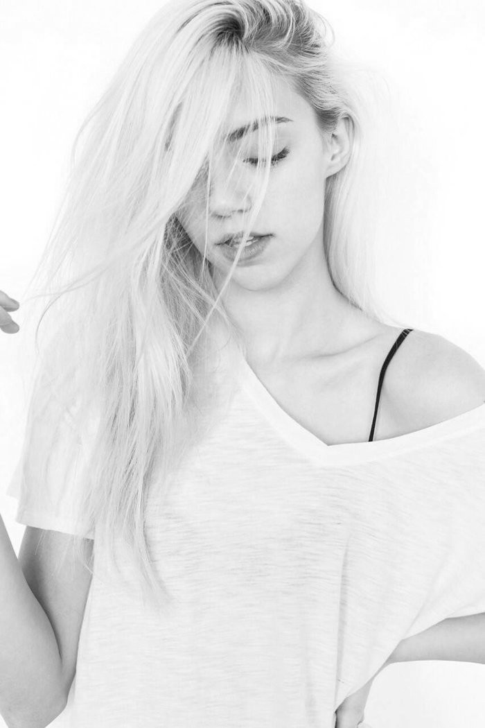 女生伤感欧美黑白意境图片