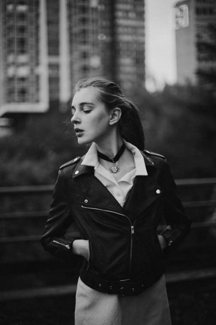 女生伤感欧美黑白意境图片