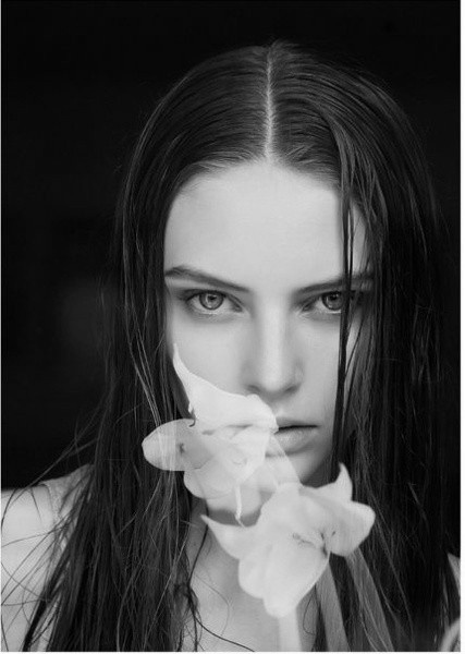 欧美黑白伤感女生个性壁纸图片