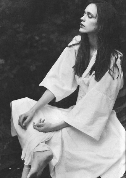 欧美黑白伤感女生个性壁纸图片