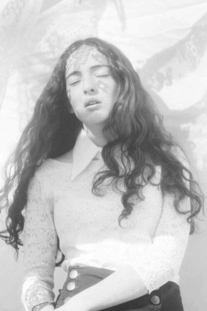 欧美黑白伤感女生个性壁纸图片