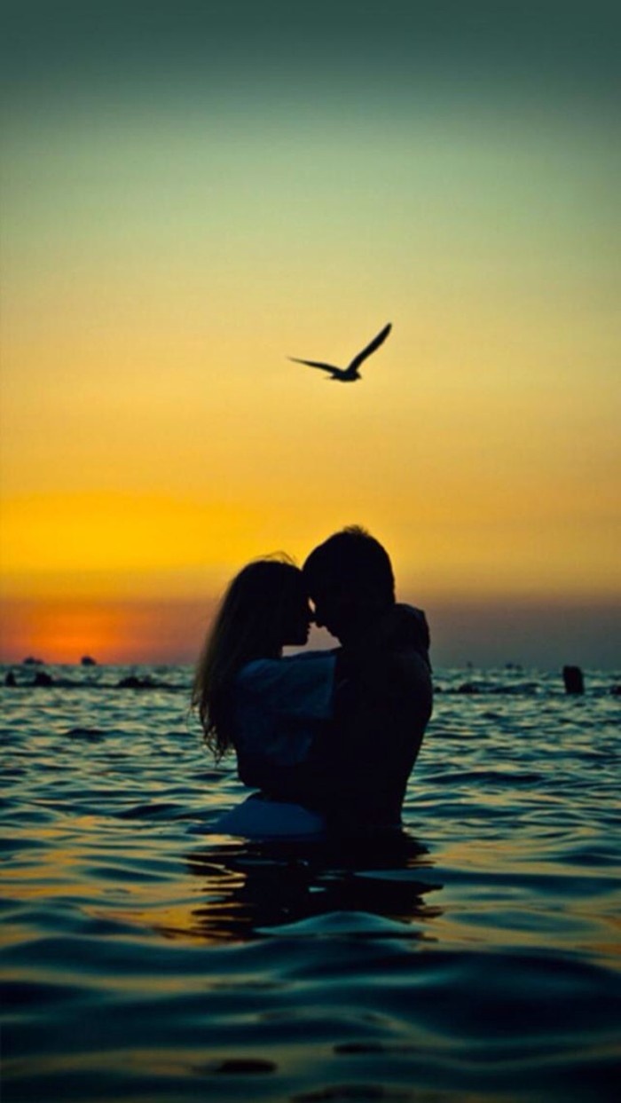 甜蜜治愈系欧美情侣手机屏幕壁纸