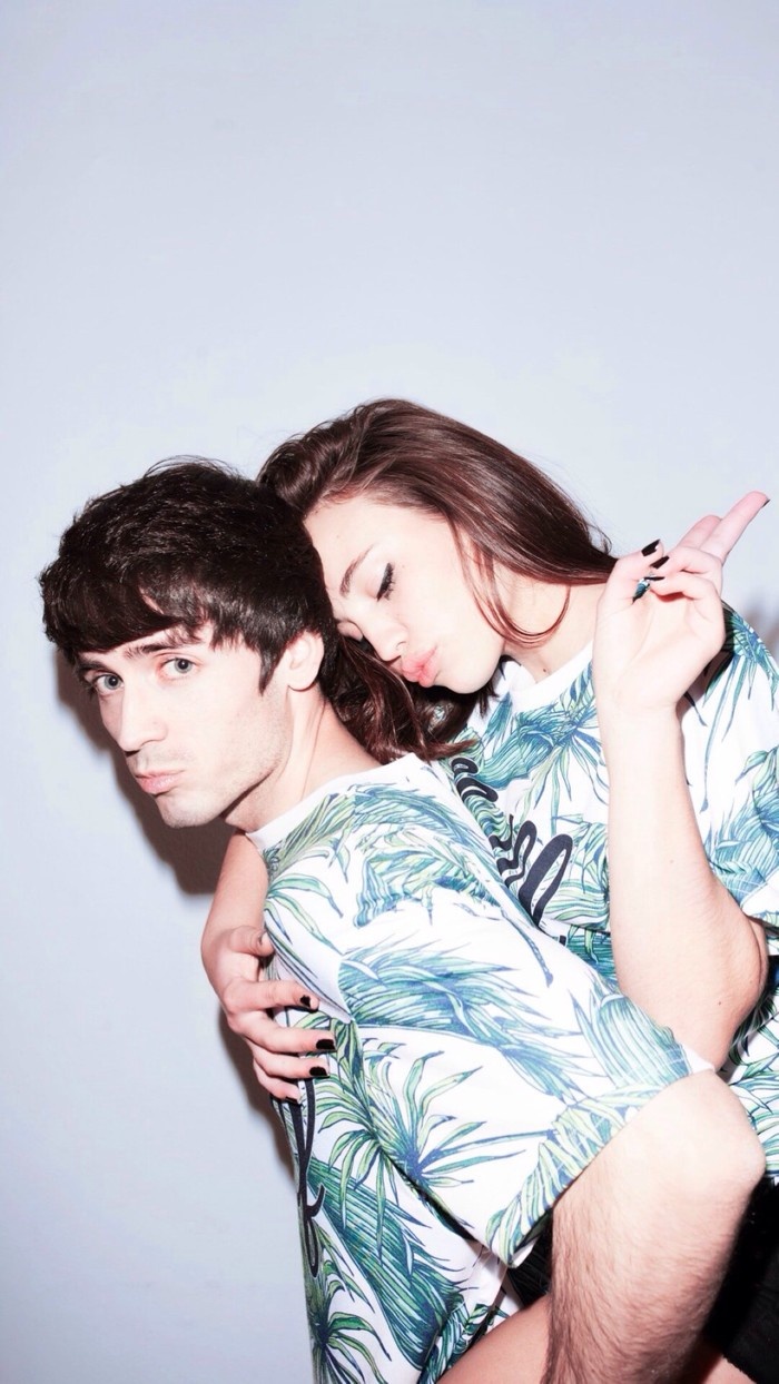 欧美情侣恩爱甜蜜合照