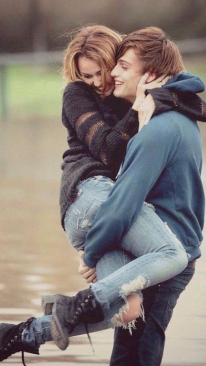 欧美情侣恩爱甜蜜合照