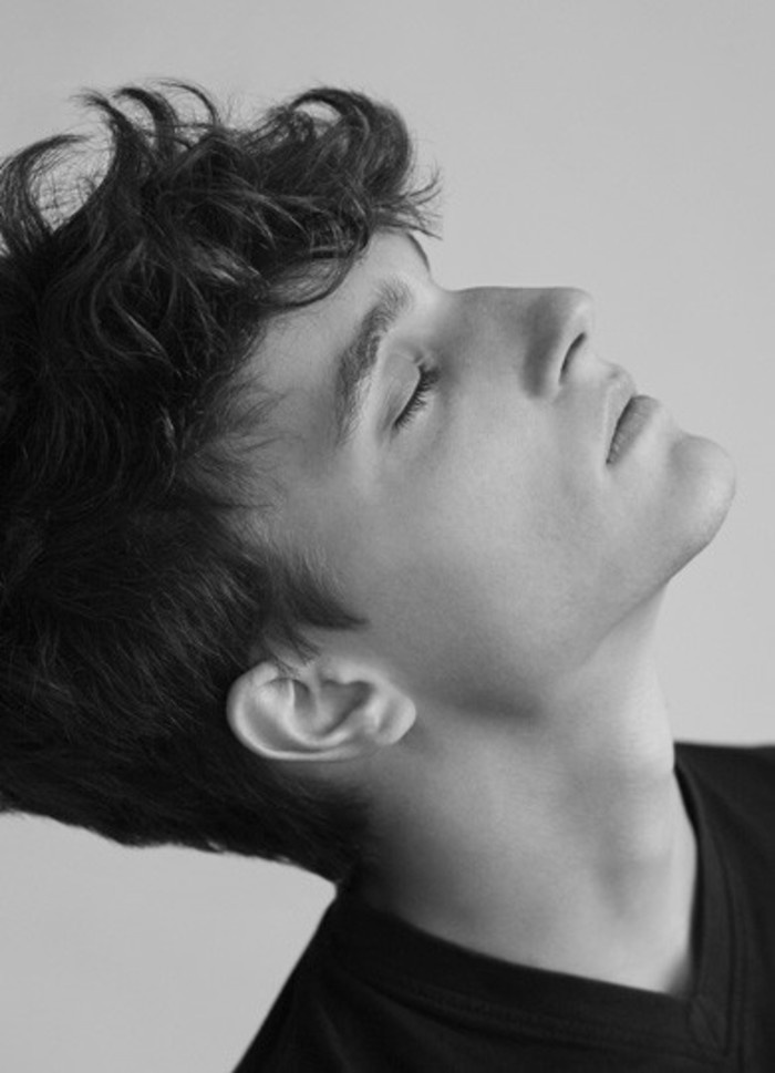 帅气欧美男黑白个性头像图片