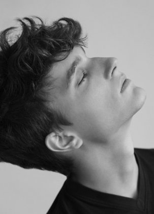 帅气欧美男黑白个性头像图片