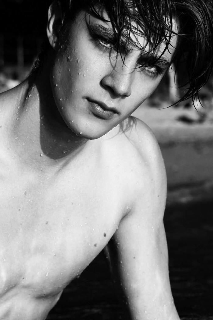 帅气欧美男黑白个性头像图片