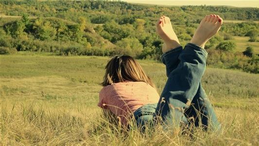 唯美欧美女生背影小清新意境图片