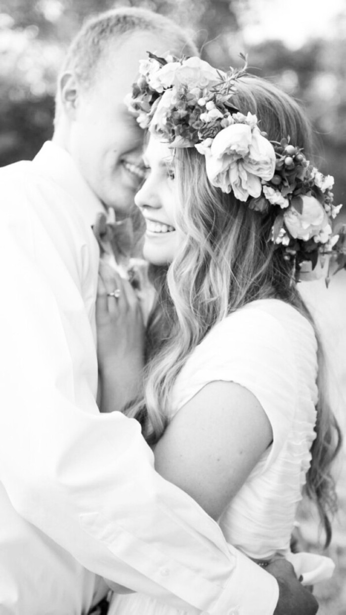 浪漫欧美情侣拥抱黑白个性图片