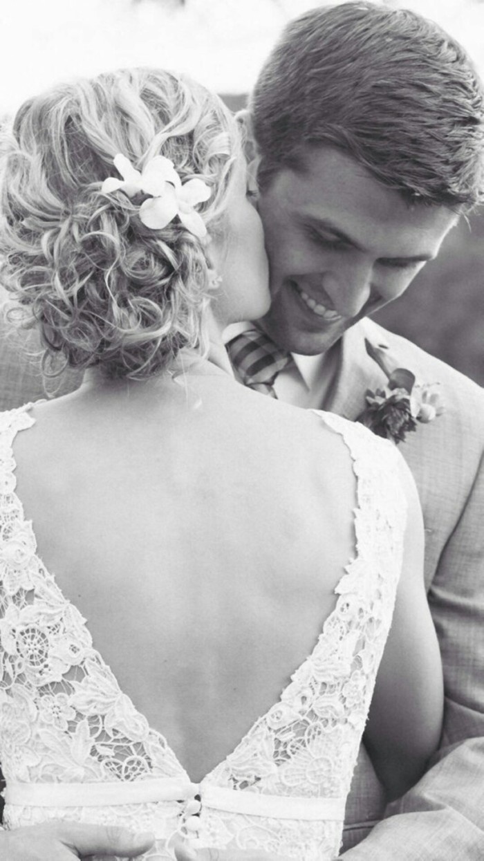 浪漫欧美情侣拥抱黑白个性图片