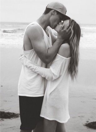 甜蜜非主流欧美情侣拥抱亲吻手机壁纸