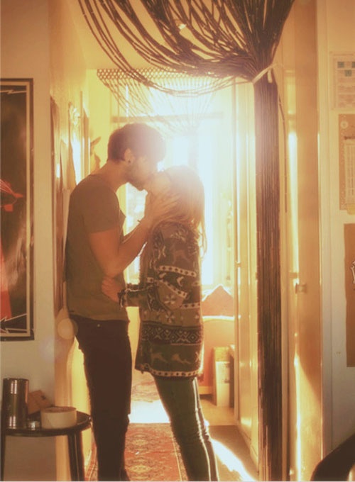 甜蜜非主流欧美情侣拥抱亲吻手机壁纸