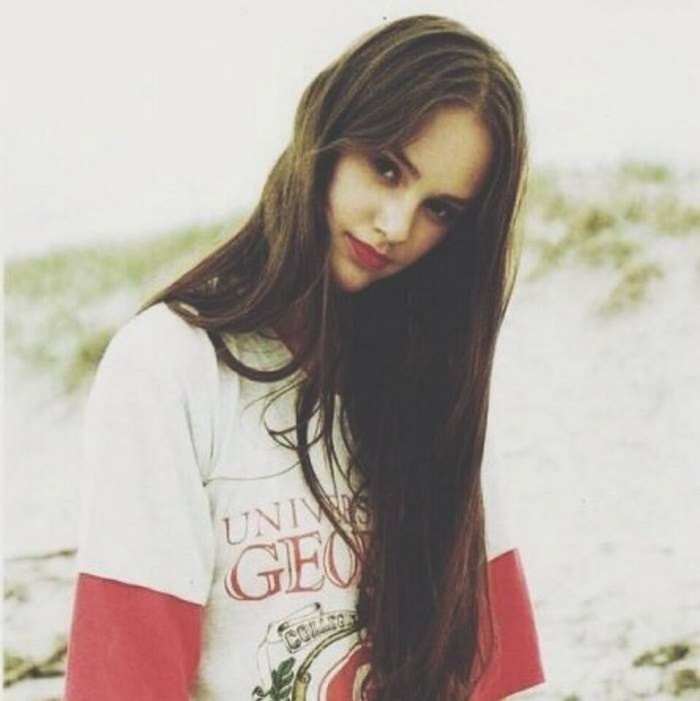 小清新欧美女生甜美侧脸头像图片