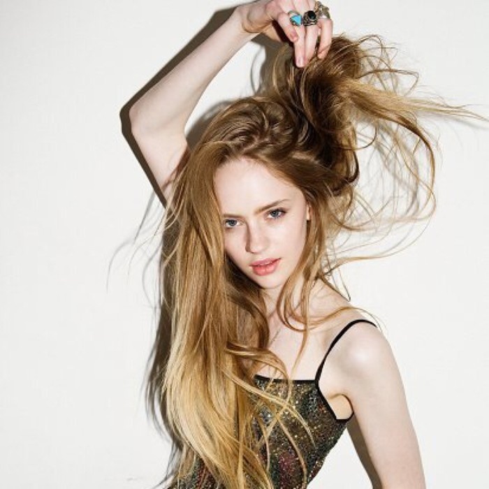 小清新欧美女生甜美侧脸头像图片