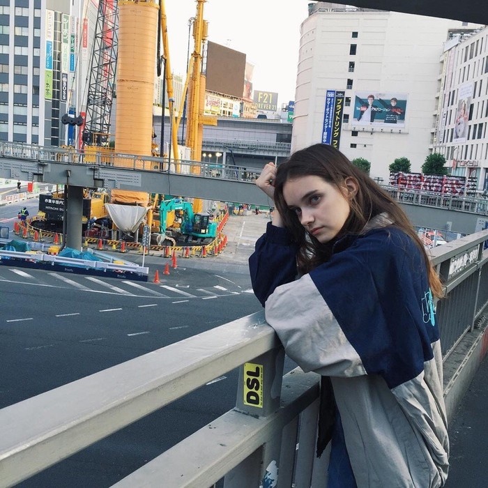 小清新欧美女生甜美侧脸头像图片