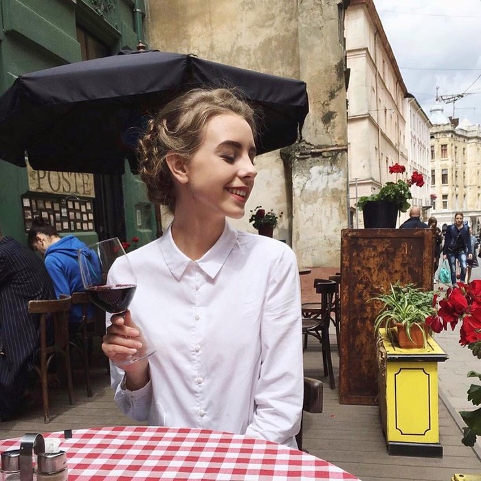 小清新欧美女生甜美侧脸头像图片