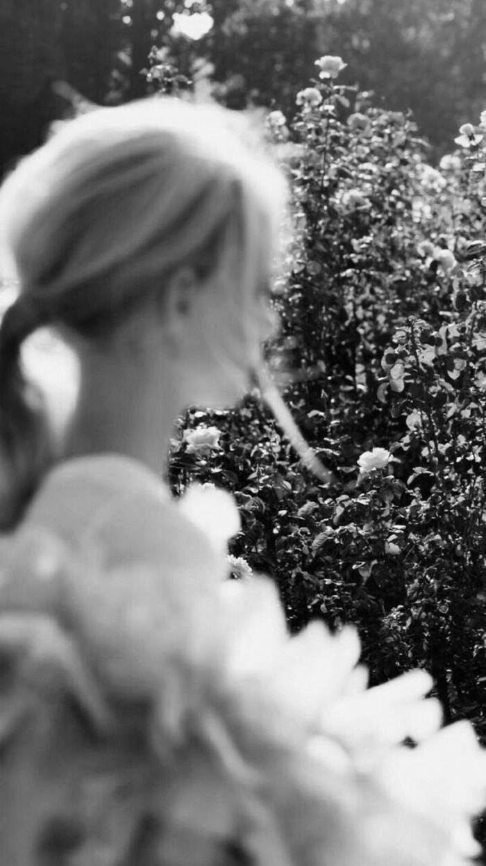 小清新欧美范唯美黑白女生壁纸图片