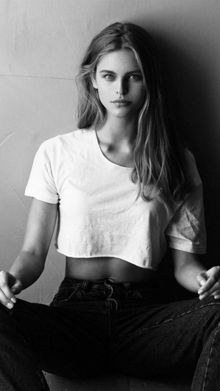 欧美黑白意境女生个性壁纸图片