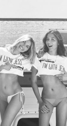 欧美女生性感黑白个性壁纸图片