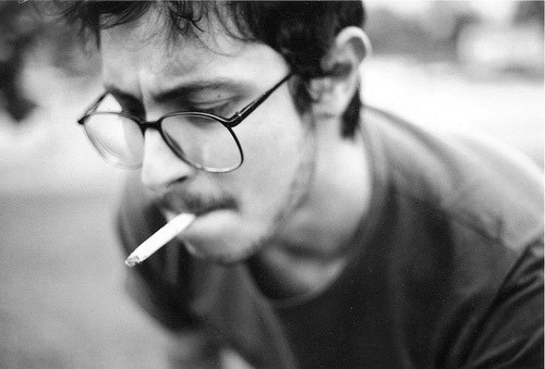 欧美男生抽烟黑白伤感个性图片