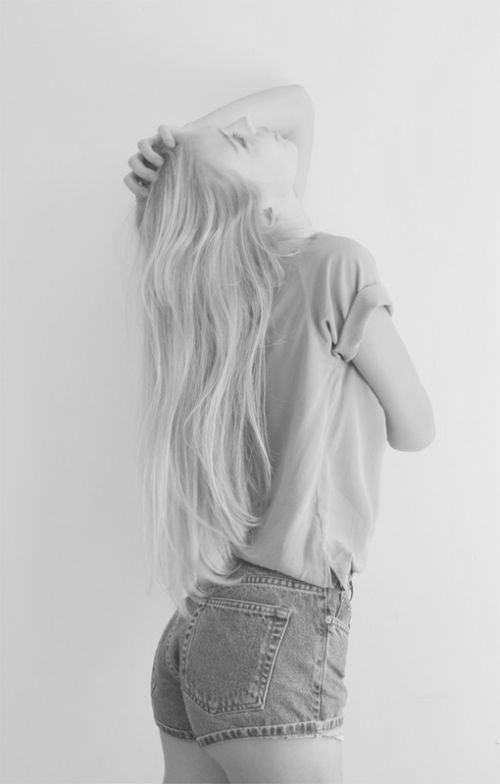 欧美黑白女生个性皮肤空间素材图片