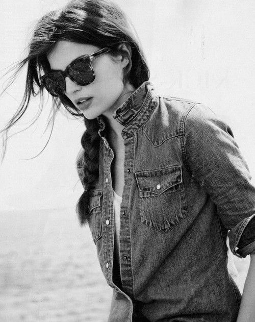 欧美黑白女生个性皮肤空间素材图片