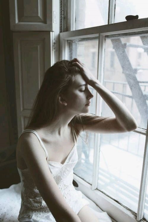 治愈系欧美清新女生侧面空间素材图片