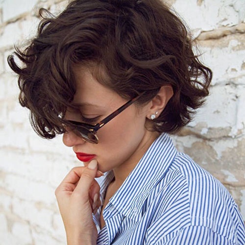 潮流欧美女生短发卷发发型欣赏