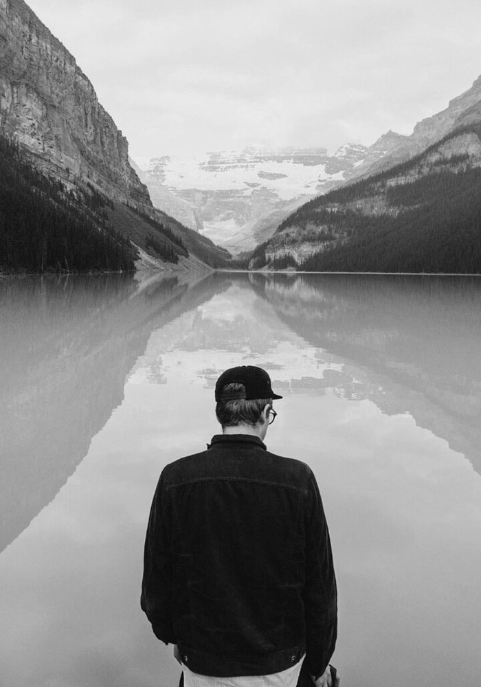 抽象文艺伤感黑白欧美男手机壁纸