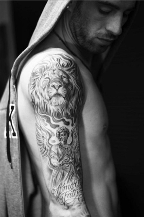 黑白欧美霸气纹身男个性图片