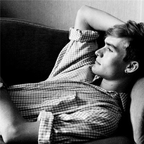 拽拽的黑白欧美男生个性头像