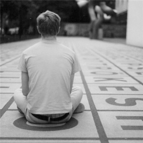 拽拽的黑白欧美男生个性头像