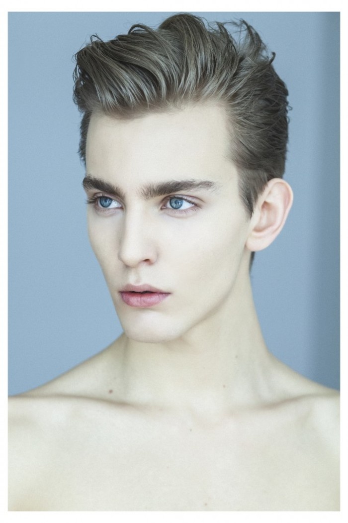 帅气迷人的欧美阳光男生手机个性壁纸图片