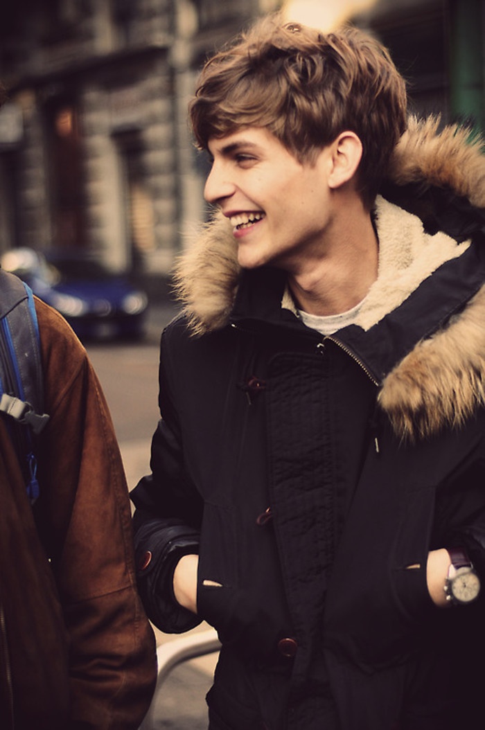 帅气迷人的欧美阳光男生手机个性壁纸图片